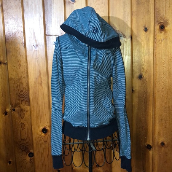 Lululemon Bliss Break Hoodie
Wagon Stripe Inkwell Blue Moon / Inkwell si… - Picture 4 of 16